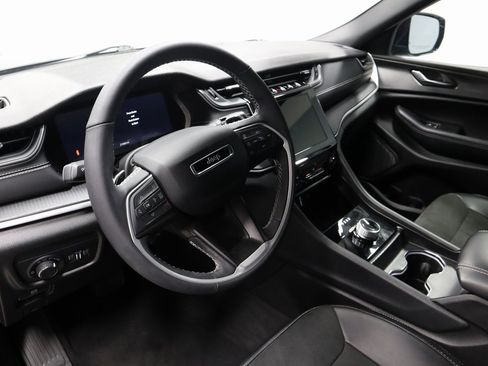 Used 2025 Jeep Grand Cherokee L Altitude image 27