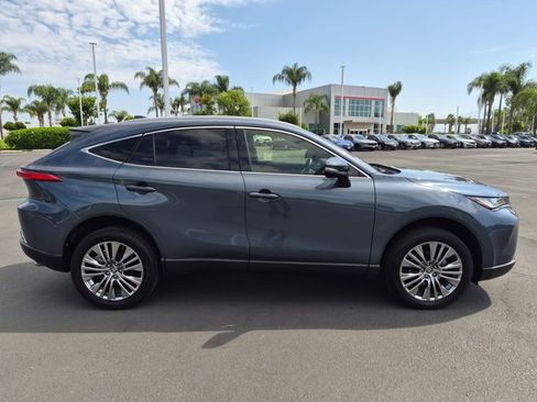 Certified 2022 Toyota Venza XLE AWD/4WD image 4