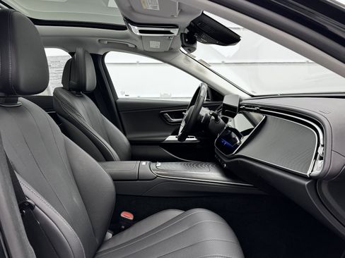 Used 2025 Mercedes-Benz E 350 4MATIC Sedan image 16