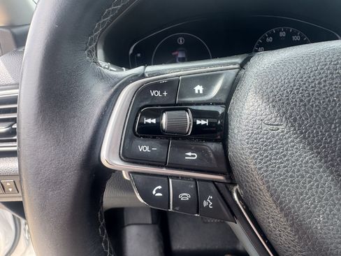 Used 2018 Honda Accord Touring image 15