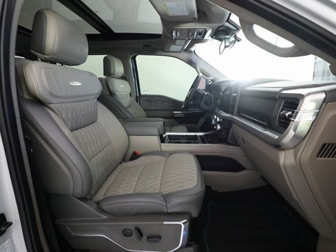 Used 2025 Ford F350 Platinum w/ Platinum Plus Package image 11