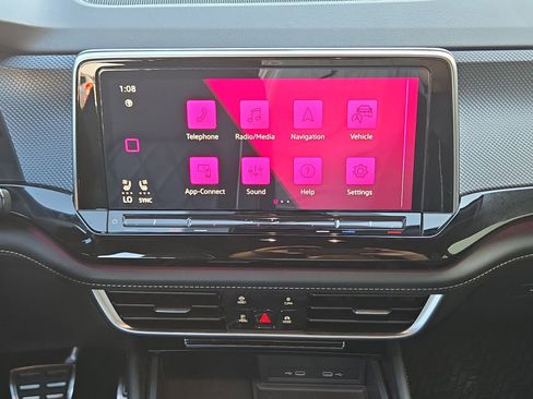 Used 2024 Volkswagen Atlas Cross Sport SEL Premium R-Line image 23