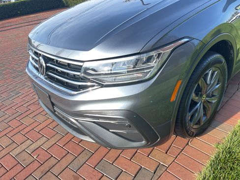 Used 2022 Volkswagen Tiguan SE image 2