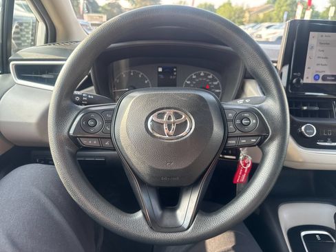 Used 2025 Toyota Corolla LE FWD image 21