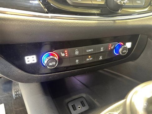 Used 2018 Buick Enclave Essence image 30