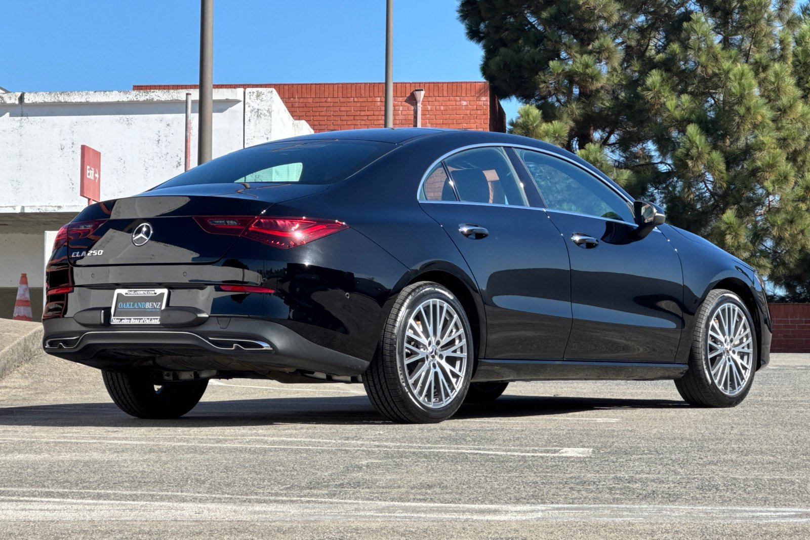 Used 2025 Mercedes-Benz CLA 250 image 4