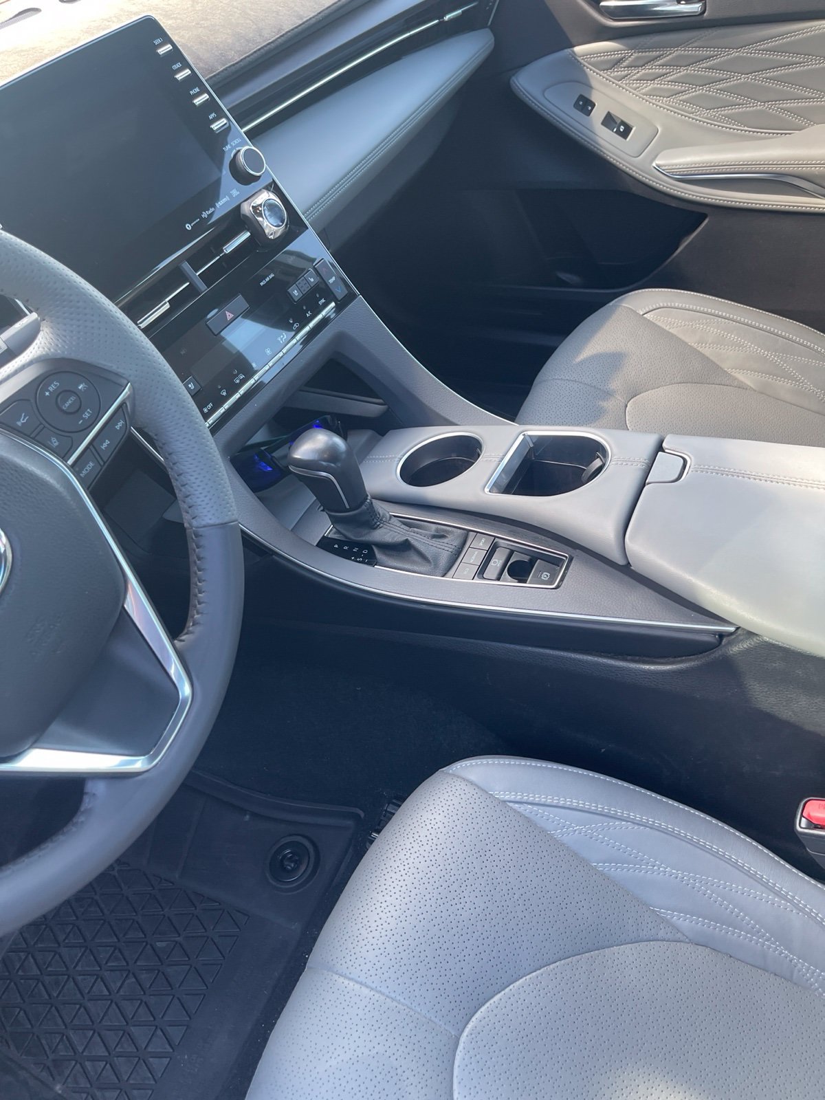 Certified 2022 Toyota Avalon Limited w/ Advanced Safety Package FWD image 4