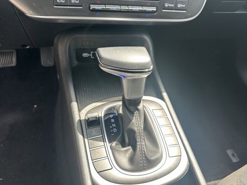 Used 2025 Hyundai Kona SEL AWD/4WD image 29