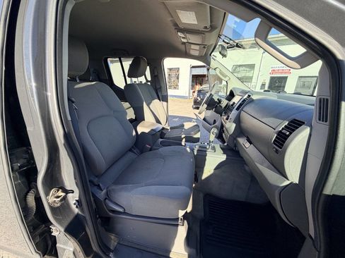 Used 2012 Nissan Frontier SV image 40
