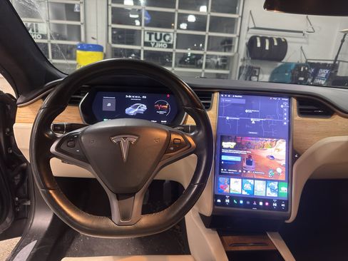 Used 2020 Tesla Model S Long Range Plus image 14