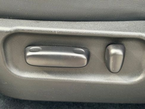 Used 2020 Toyota Tacoma Limited image 26