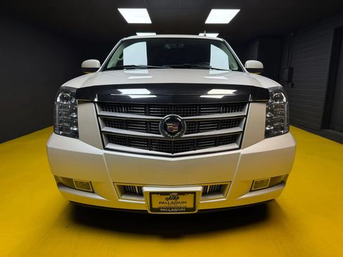 Used 2012 Cadillac Escalade Platinum AWD/4WD image 2