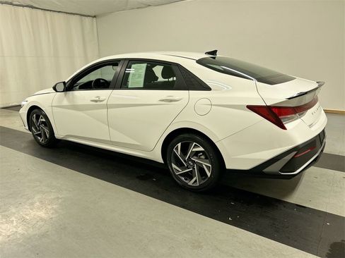 Used 2025 Hyundai Elantra Sport image 6
