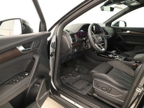 Used 2025 Audi Q5 e Premium Plus w/ Premium Plus Package image 14