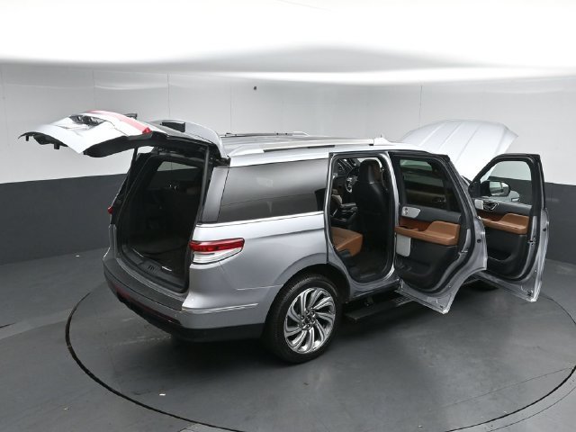Certified 2023 Lincoln Navigator Reserve AWD/4WD image 61