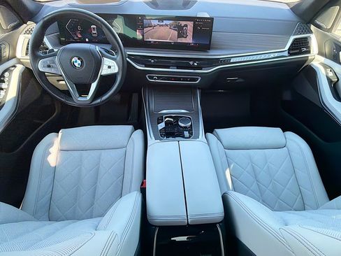 Used 2023 BMW X7 xDrive40i w/ Premium Package image 17
