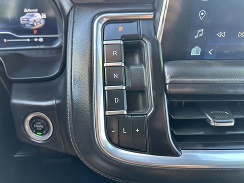 Used 2024 Chevrolet Suburban LT image 28