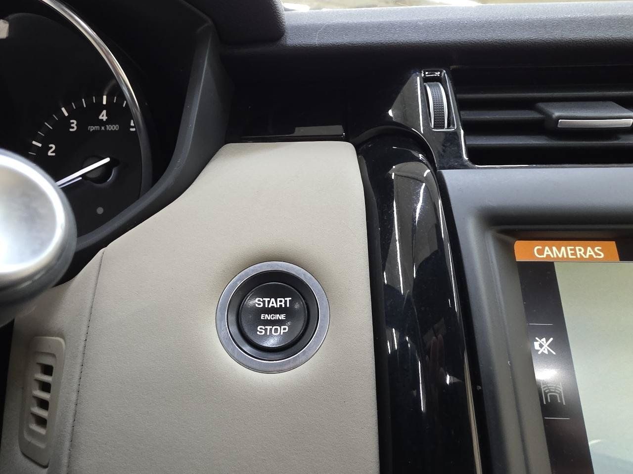 Used 2019 Land Rover Discovery SE AWD/4WD image 37