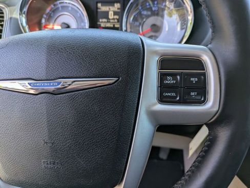 Used 2016 Chrysler Town & Country Touring-L w/ Driver Convenience Group FWD image 16