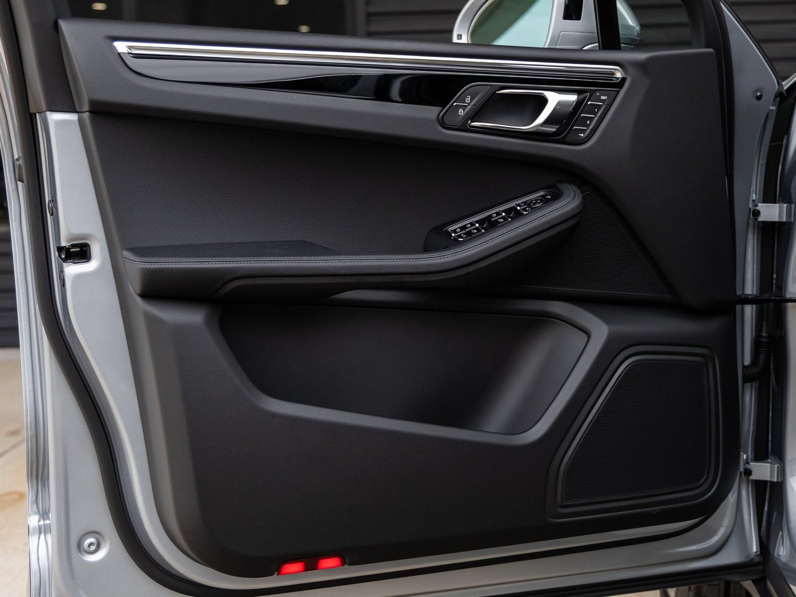 Certified 2026 Porsche Macan AWD/4WD image 19
