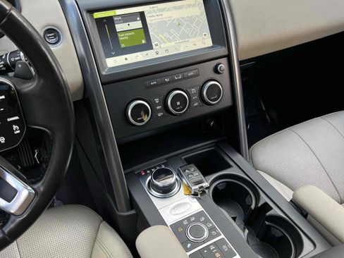 Used 2020 Land Rover Discovery Landmark image 29