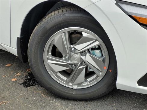 New 2026 Hyundai Elantra SE image 9