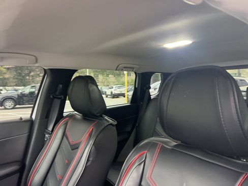 Used 2024 Mitsubishi Outlander FWD image 26