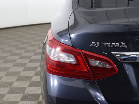 Used 2018 Nissan Altima 2.5 SV image 11
