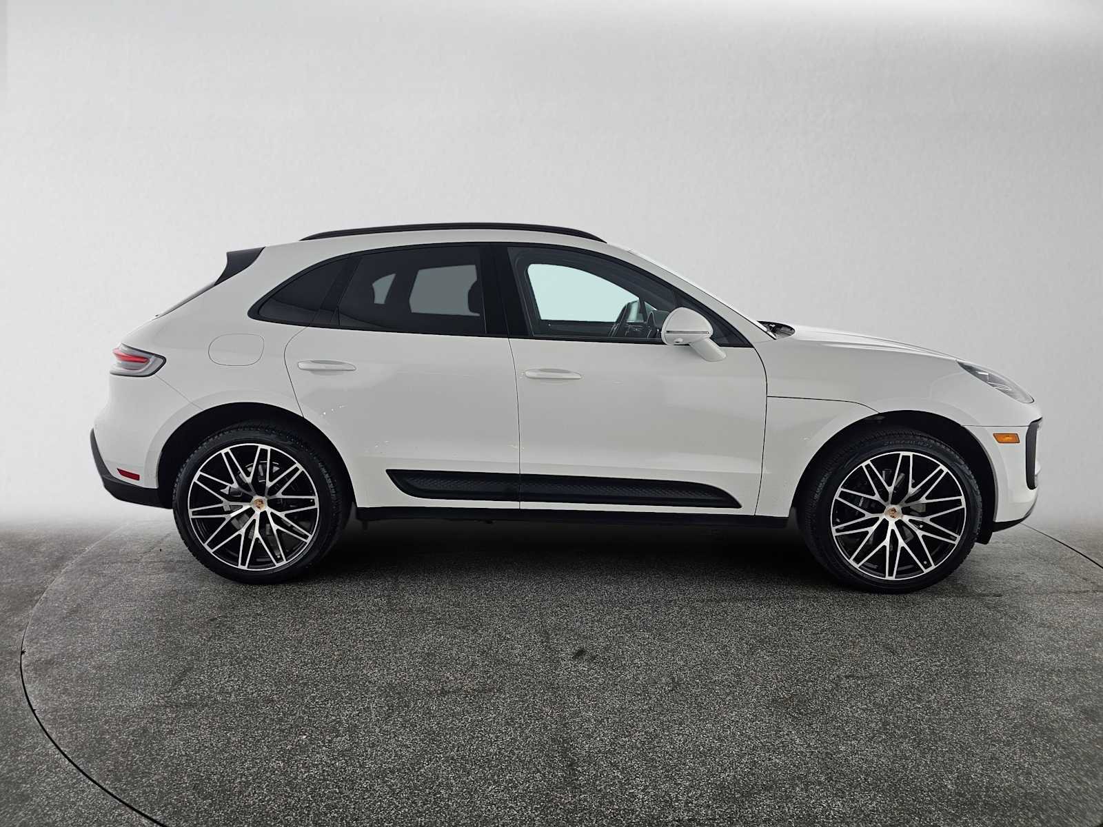 Used 2026 Porsche Macan AWD/4WD image 2