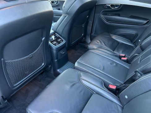 Used 2022 Volvo XC90 T8 R-Design image 4