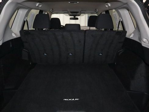 Certified 2025 Nissan Rogue SV image 18