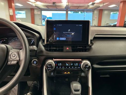 Used 2025 Toyota RAV4 XLE AWD/4WD image 23