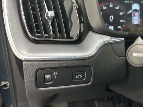 Used 2020 Volvo XC60 T6 Momentum image 29