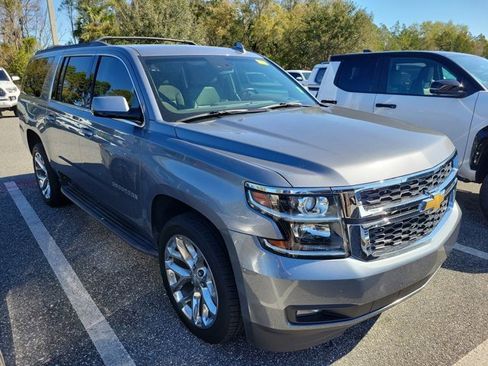 Used 2020 Chevrolet Suburban LT w/ Luxury Package image 2