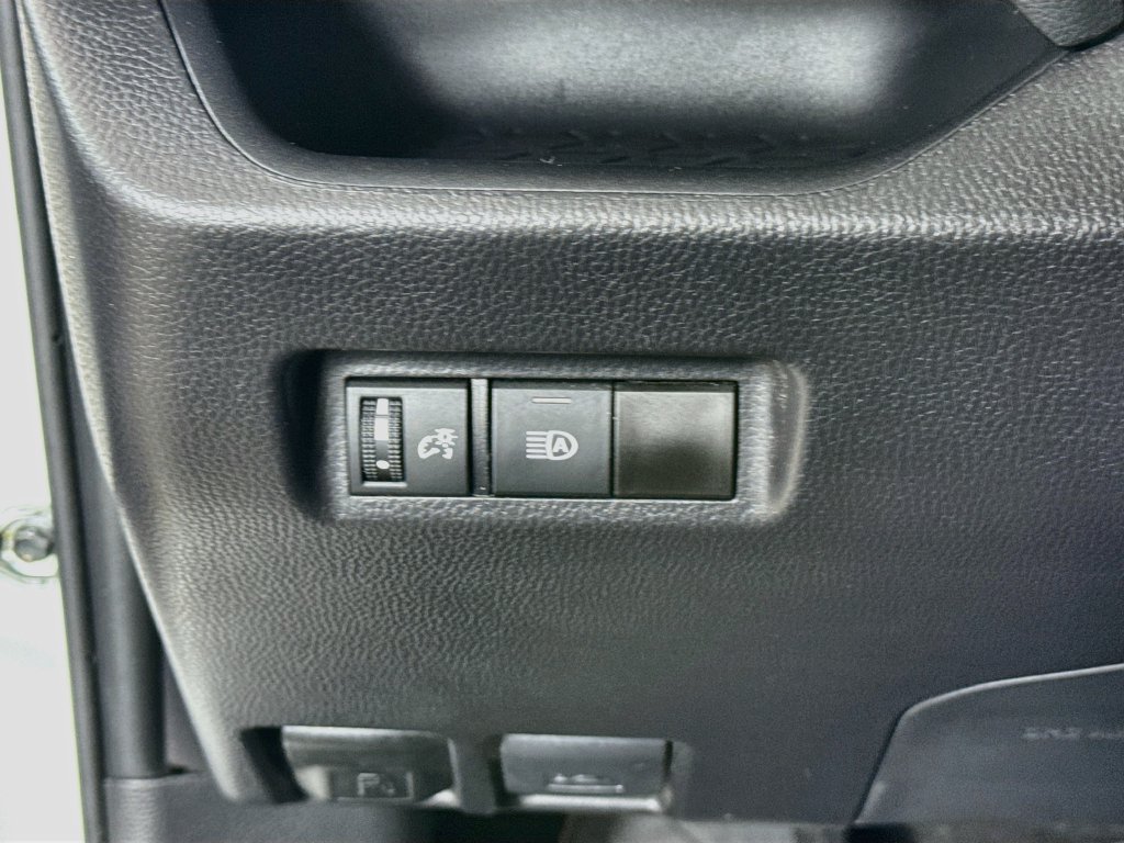 Used 2025 Toyota RAV4 XLE FWD image 10