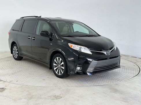 Used 2020 Toyota Sienna XLE w/ XLE Navigation Package AWD/4WD image 7