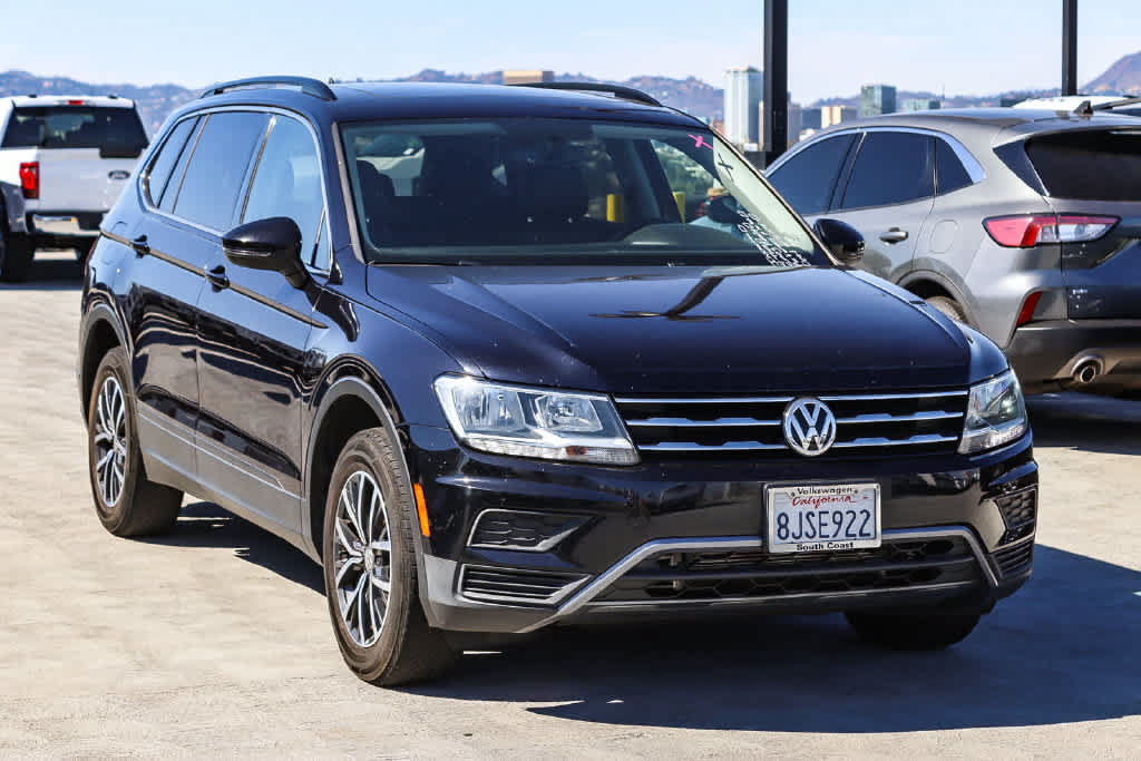 Used 2019 Volkswagen Tiguan SE w/ Panoramic Sunroof Package FWD image 3