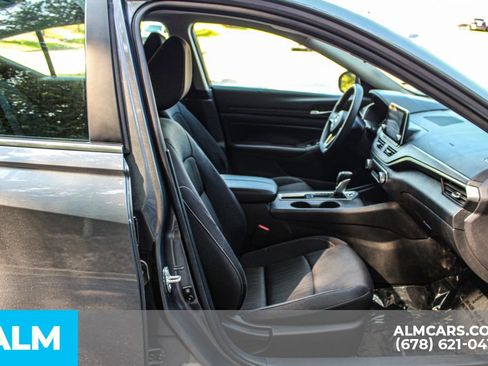 Used 2025 Nissan Altima 2.5 SV FWD image 18