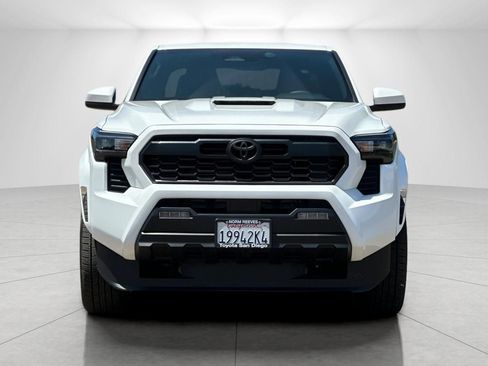 Used 2025 Toyota Tacoma TRD Sport AWD/4WD image 8