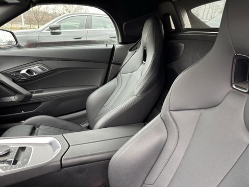 Used 2020 BMW Z4 M40i w/ Premium Package image 32