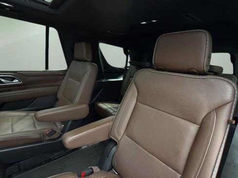 Used 2021 Chevrolet Tahoe High Country w/ Premium Package AWD/4WD image 19