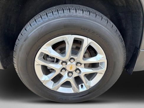 Used 2020 Chevrolet Traverse LS w/ LPO, Black Accent Package AWD/4WD image 10
