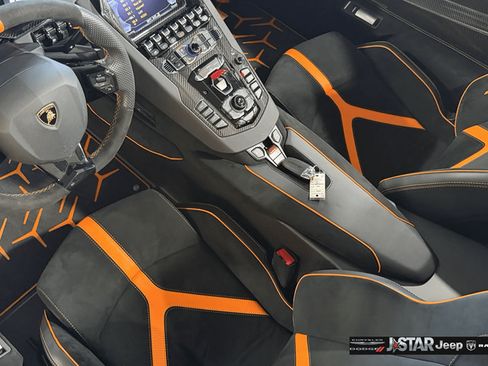 Used 2021 Lamborghini Aventador SVJ AWD/4WD image 15
