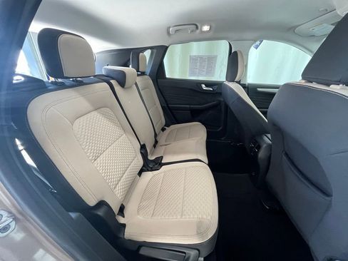 Used 2021 Ford Escape SE image 25