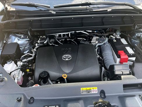 Used 2022 Toyota Highlander LE AWD/4WD image 31
