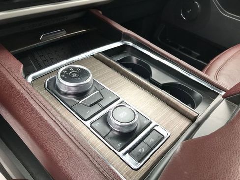 Used 2024 Ford Expedition Limited image 8