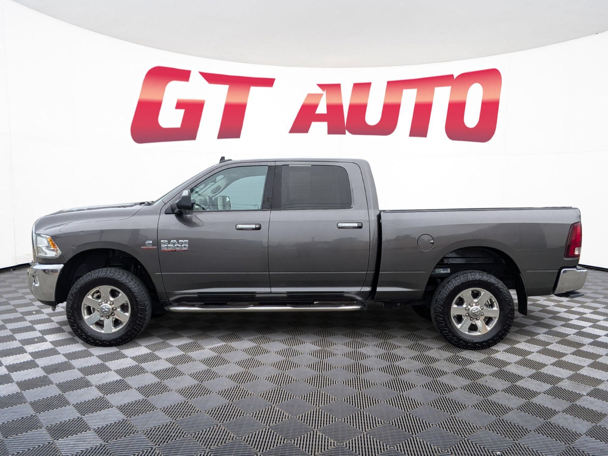 Used 2015 RAM 2500 SLT w/ Luxury Group AWD/4WD image 3