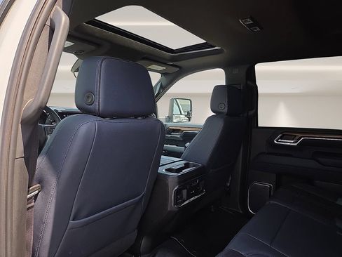 Used 2024 Chevrolet Silverado 3500 High Country w/ High Country Premium Package AWD/4WD image 10