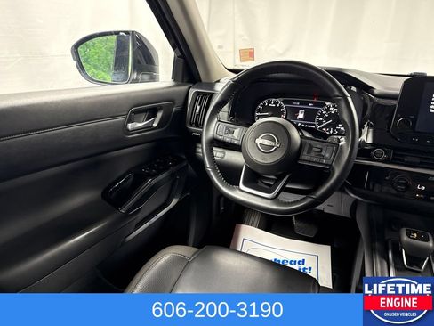 Used 2024 Nissan Pathfinder SL AWD/4WD image 23