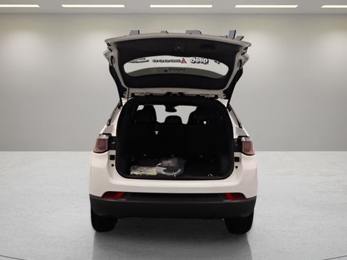 New 2026 Jeep Compass Latitude AWD/4WD image 17